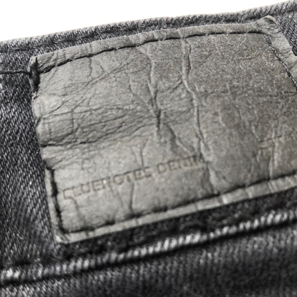 Mid-rise Distressed Black Skinny Jeans - Picture 9 of 10